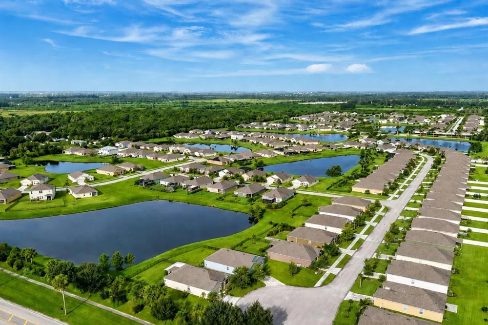 2709 Granville Manor SW Vero Beach, FL 32968