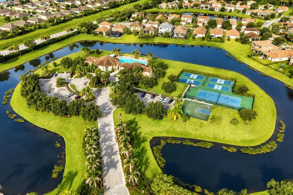 2709 Granville Manor SW Vero Beach, FL 32968