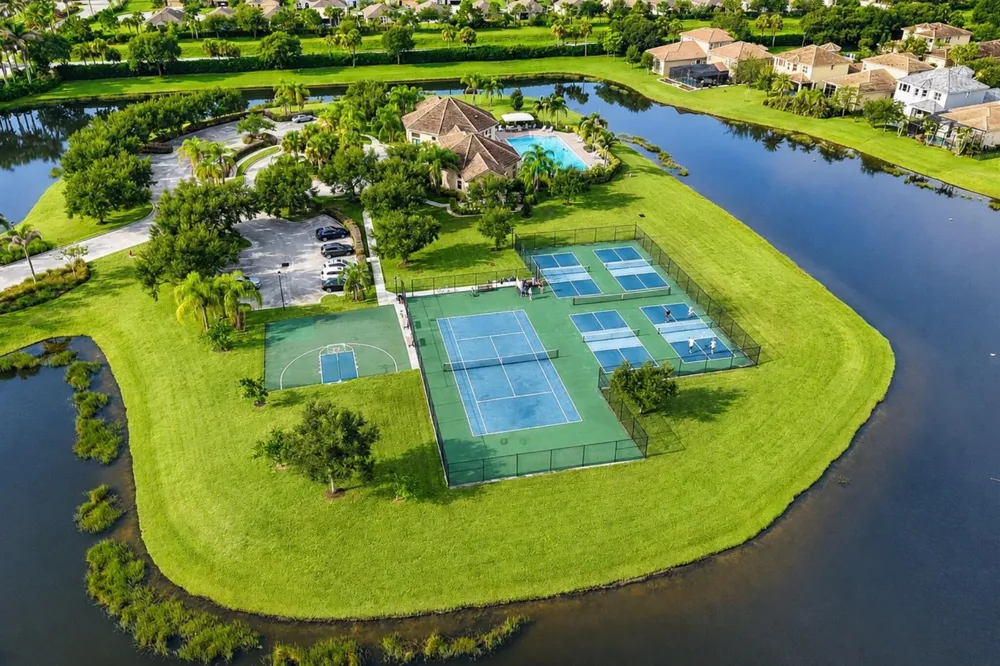 2709 Granville Manor SW Vero Beach, FL 32968