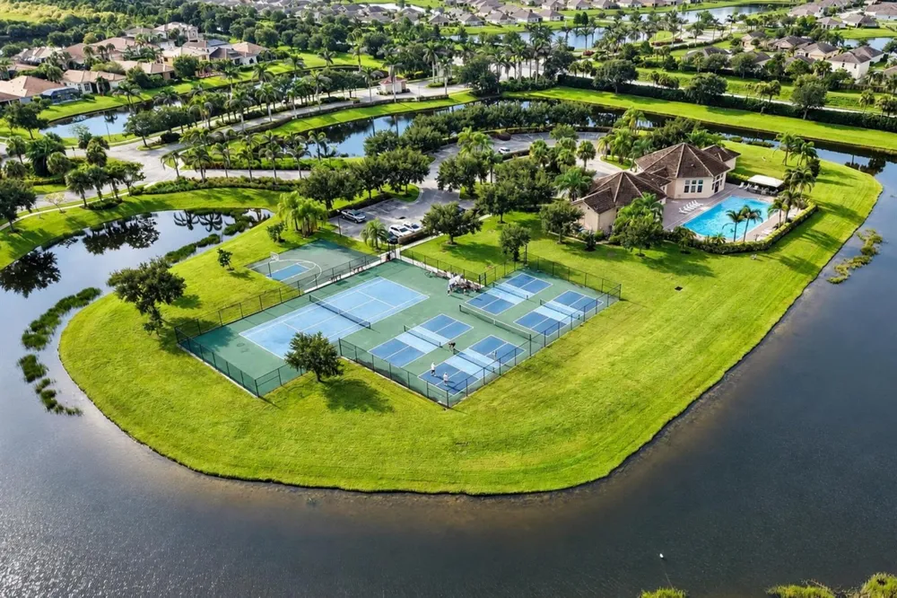 2709 Granville Manor SW Vero Beach, FL 32968