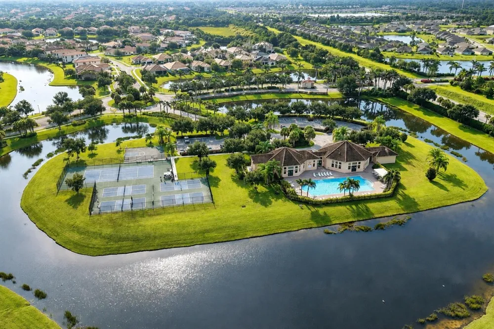 2709 Granville Manor SW Vero Beach, FL 32968
