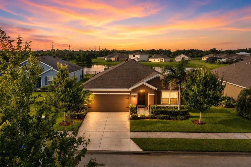 2709 Granville Manor SW Vero Beach, FL 32968