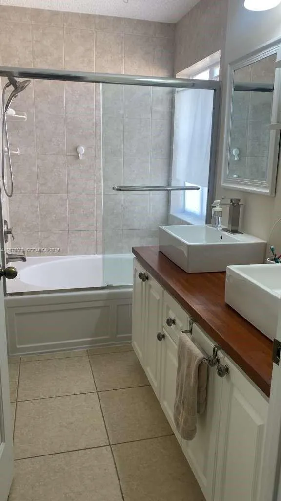 223 SW Maple Ter Davie, FL 33325