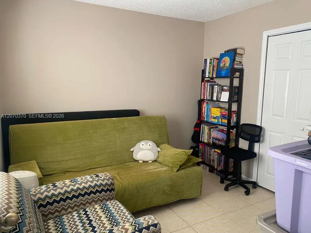 223 SW Maple Ter Davie, FL 33325