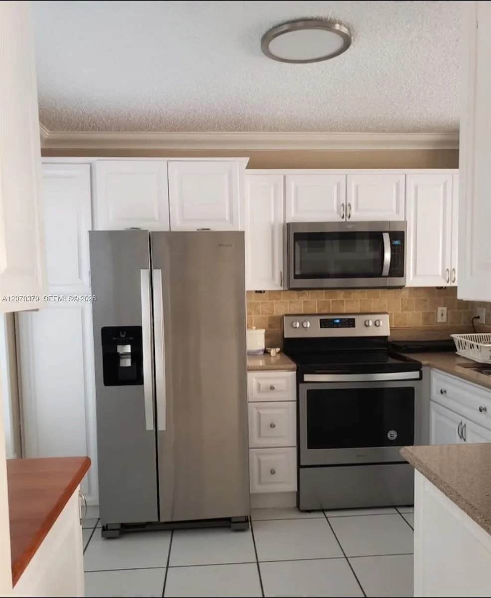 223 SW Maple Ter Davie, FL 33325