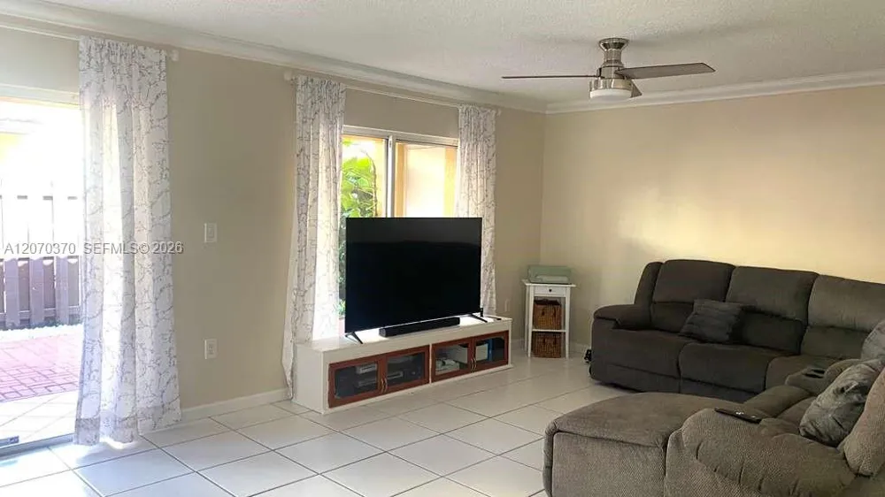 223 SW Maple Ter Davie, FL 33325