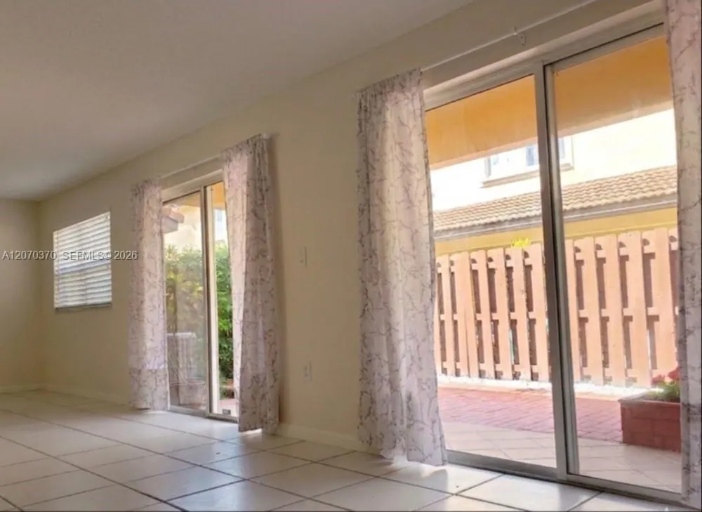 223 SW Maple Ter Davie, FL 33325
