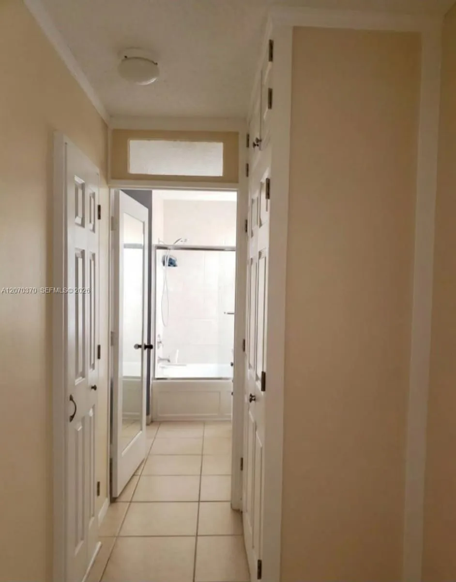 223 SW Maple Ter Davie, FL 33325