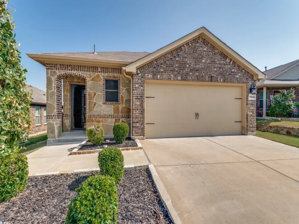2246 Nightgrove Circle Crandall, TX 75114