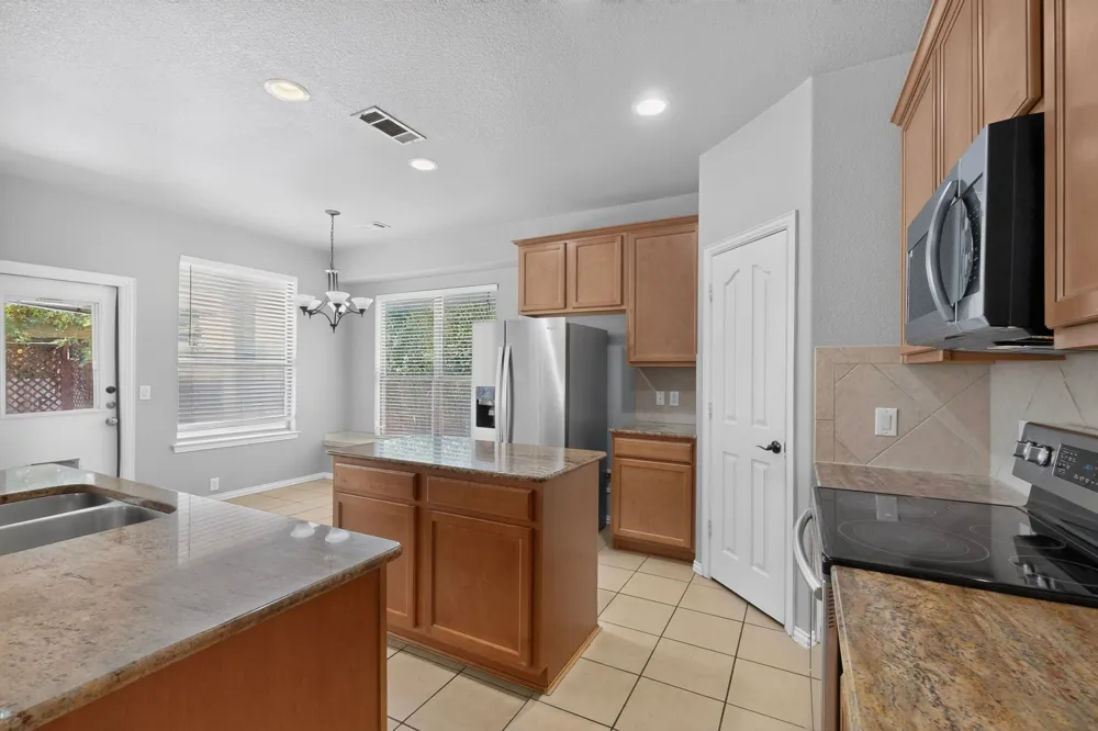 3622 Hershal Drive Midlothian, TX 76065