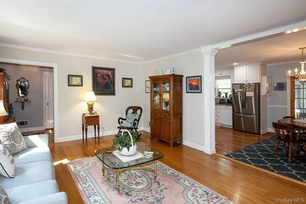 40 Plymouth Drive S Glen Head, NY 11545