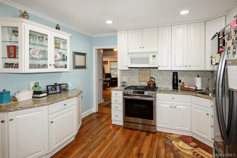 40 Plymouth Drive S Glen Head, NY 11545