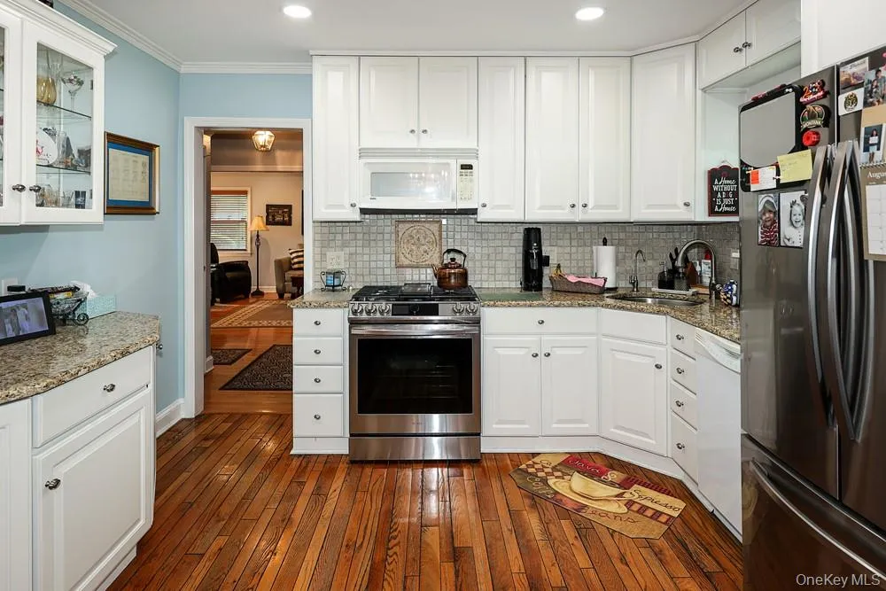 40 Plymouth Drive S Glen Head, NY 11545