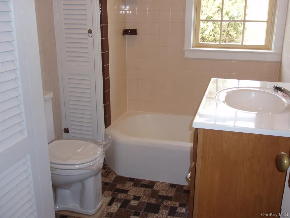 Address Not Shown Oyster Bay, NY 11771