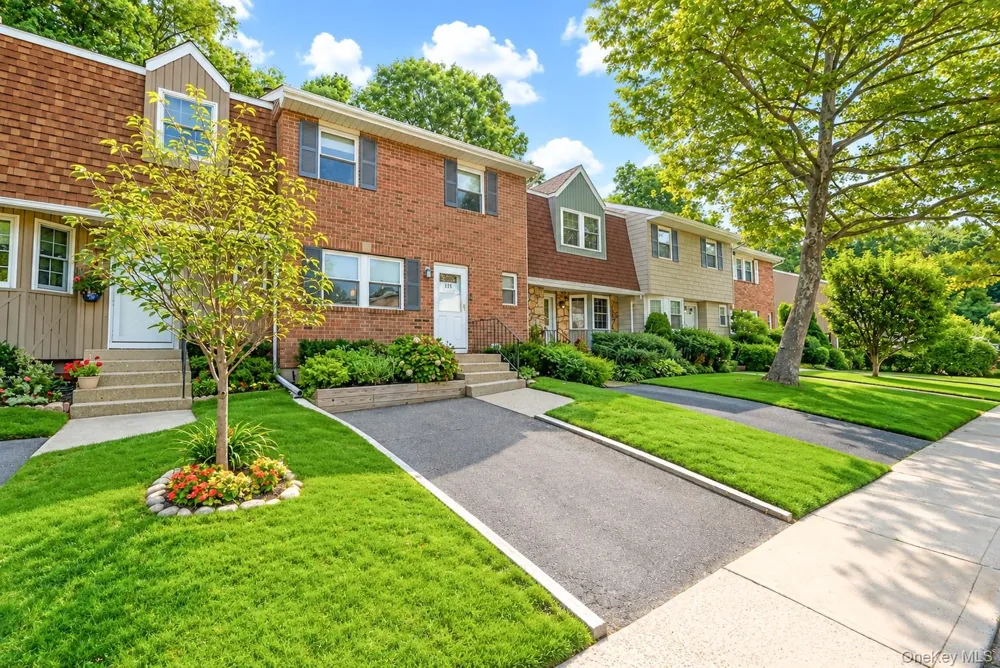 115 Woody Lane Woodbury, NY 11797