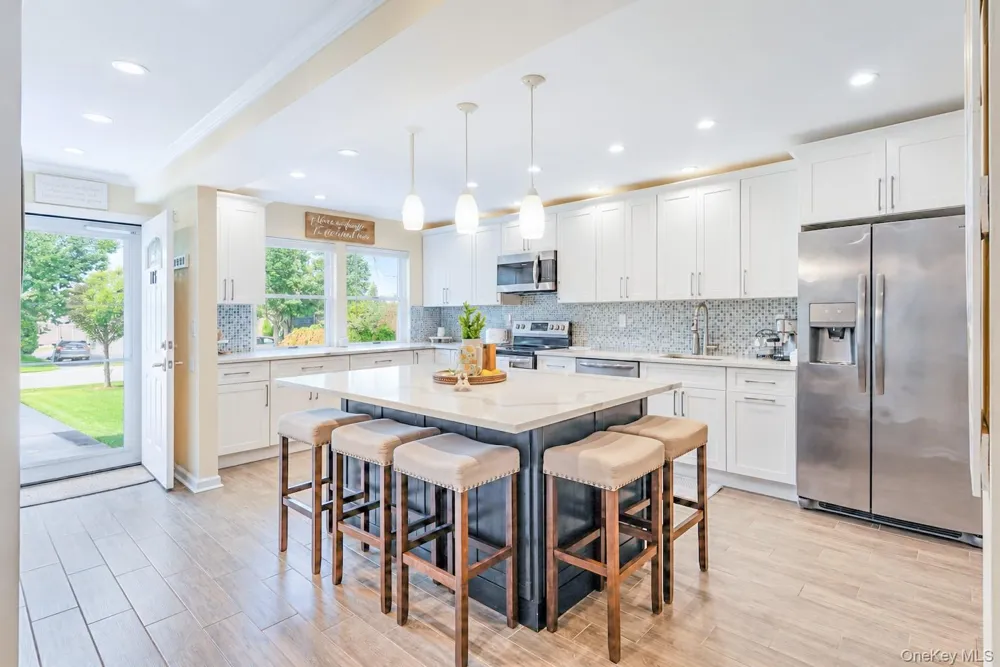 115 Woody Lane Woodbury, NY 11797