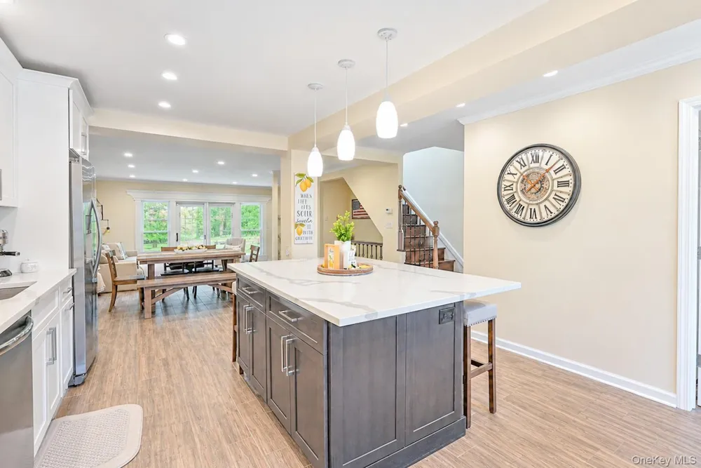 115 Woody Lane Woodbury, NY 11797