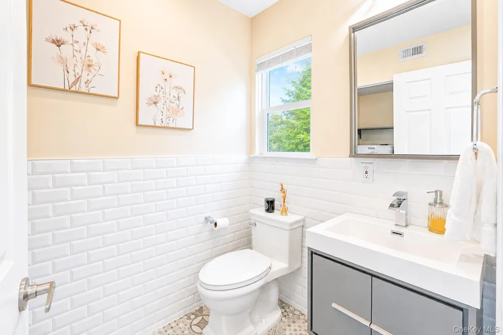 115 Woody Lane Woodbury, NY 11797