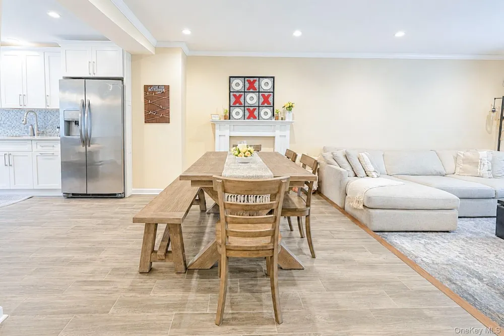 115 Woody Lane Woodbury, NY 11797