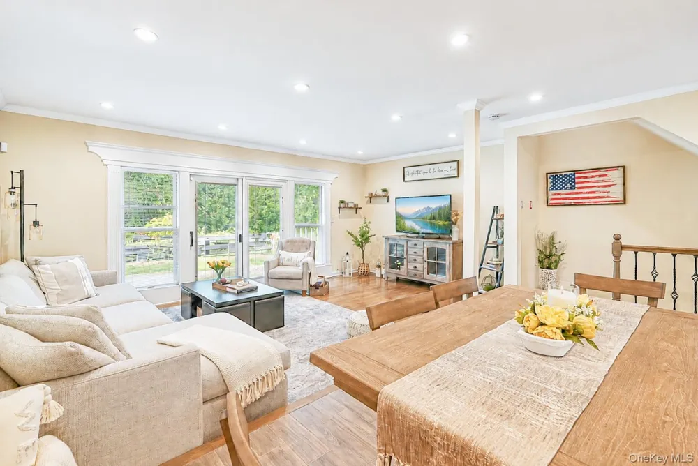 115 Woody Lane Woodbury, NY 11797