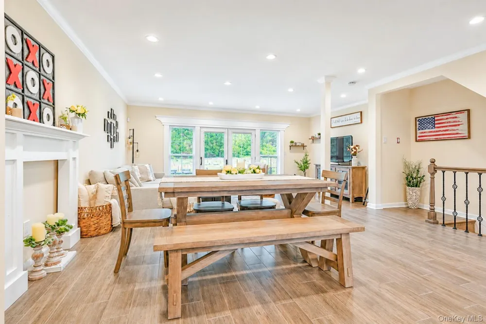 115 Woody Lane Woodbury, NY 11797