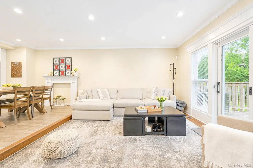 115 Woody Lane Woodbury, NY 11797