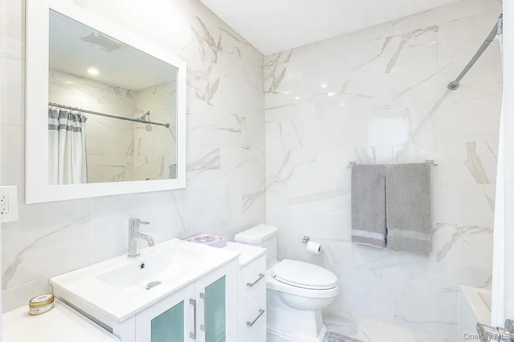 115 Woody Lane Woodbury, NY 11797