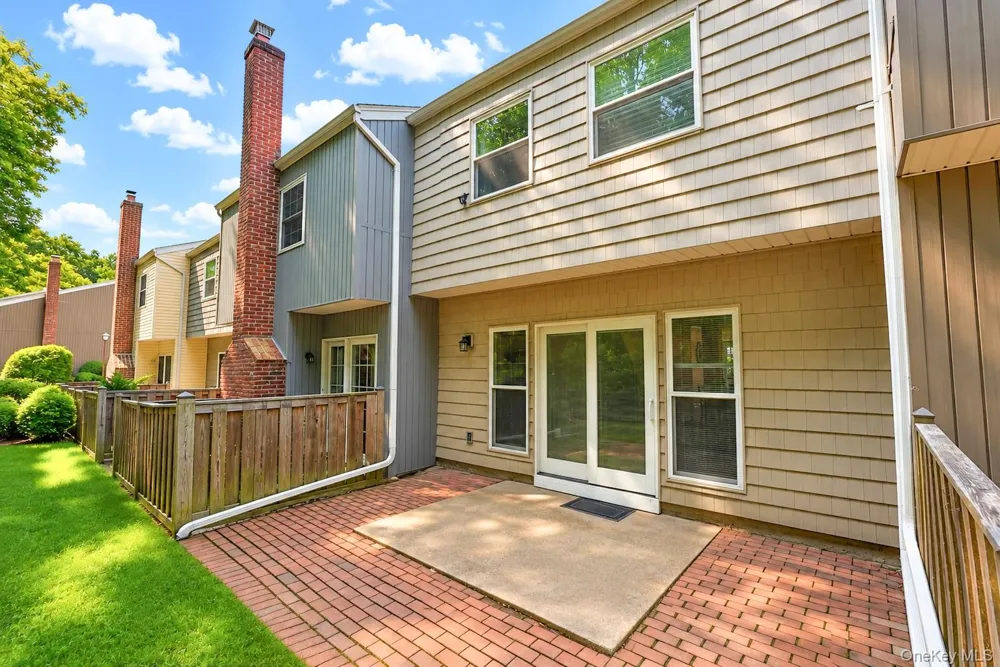 115 Woody Lane Woodbury, NY 11797