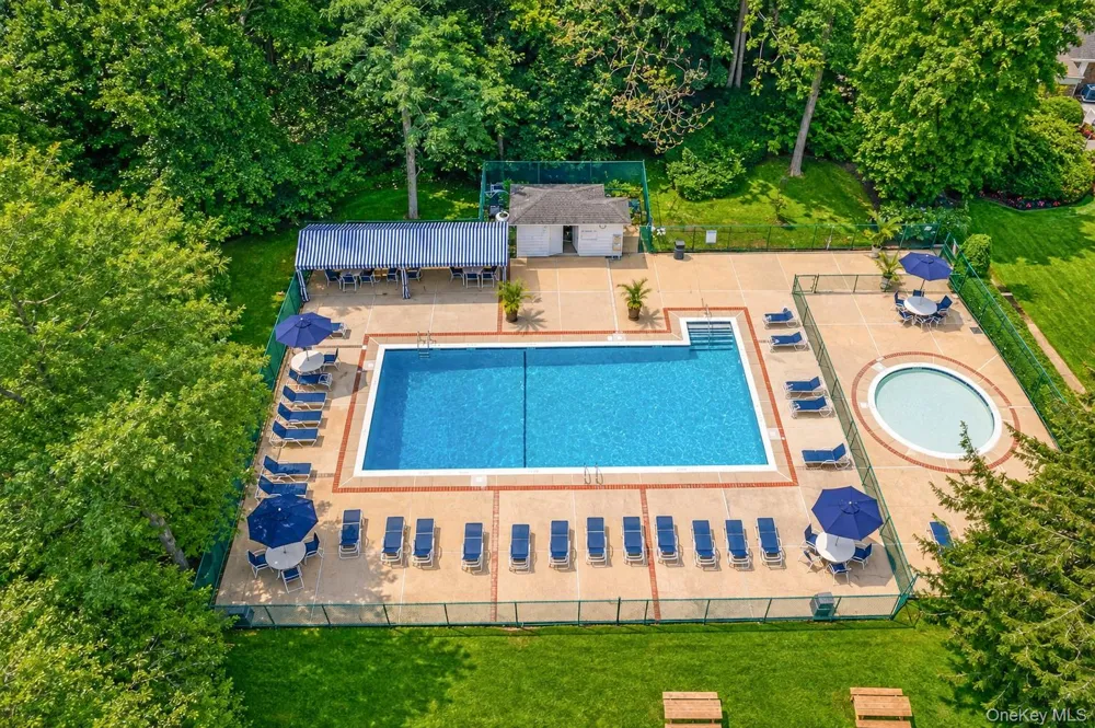 115 Woody Lane Woodbury, NY 11797