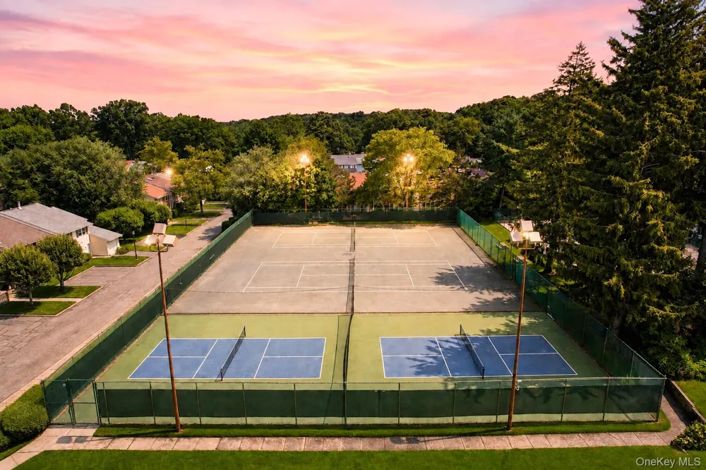 115 Woody Lane Woodbury, NY 11797