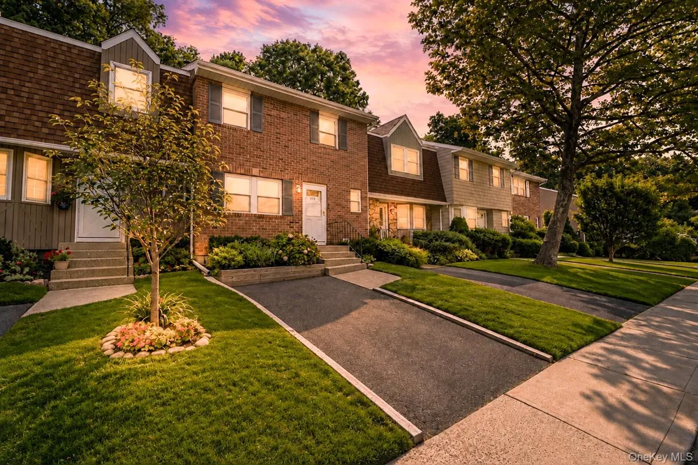 115 Woody Lane Woodbury, NY 11797