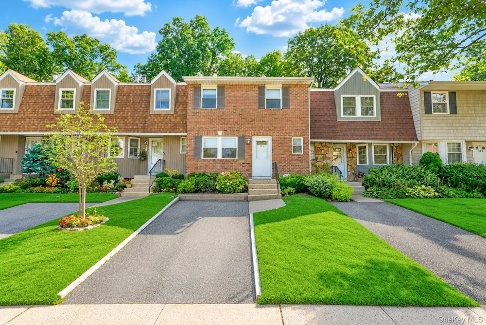 115 Woody Lane Woodbury, NY 11797