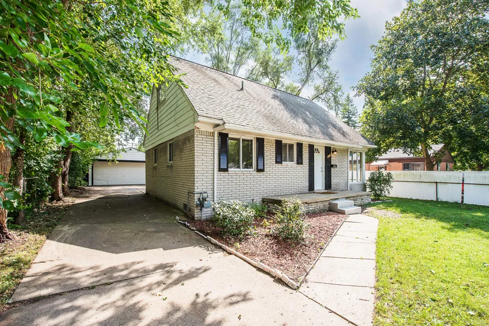 729 Cayuga Street Ypsilanti, MI 48198