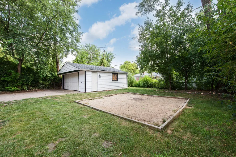 729 Cayuga Street Ypsilanti, MI 48198