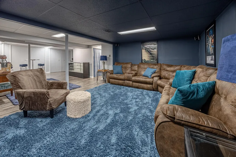 18233 Matthew Drive Clinton, MI 48035