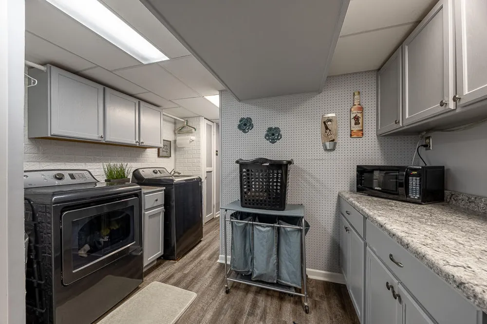 18233 Matthew Drive Clinton, MI 48035