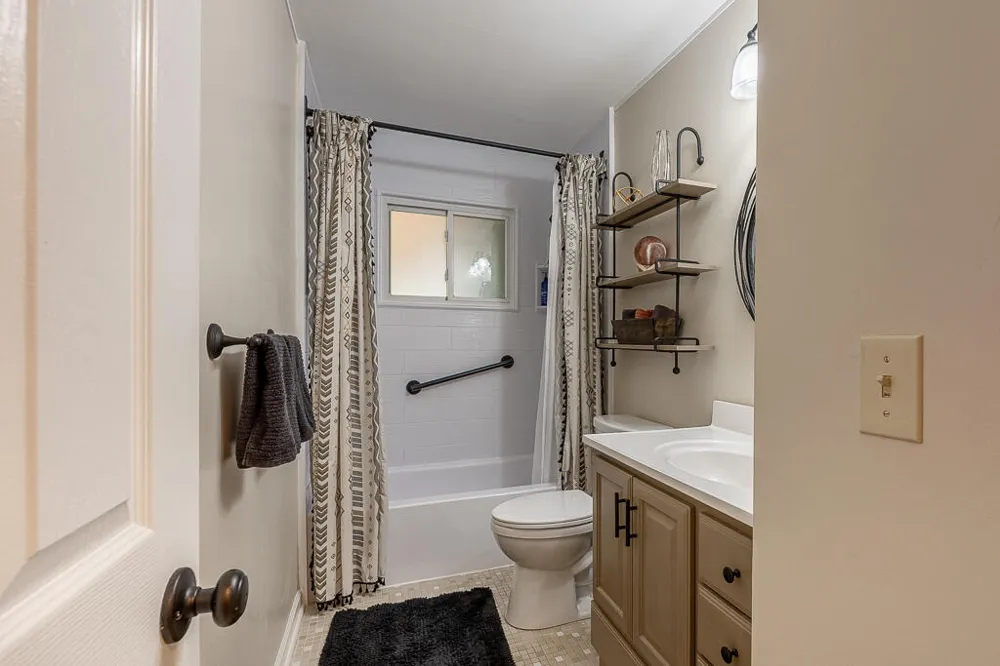 18233 Matthew Drive Clinton, MI 48035