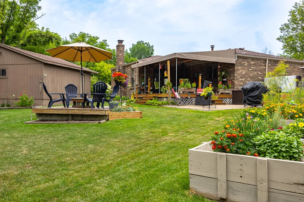 18233 Matthew Drive Clinton, MI 48035
