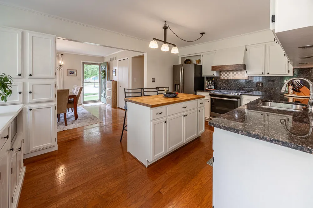 18233 Matthew Drive Clinton, MI 48035