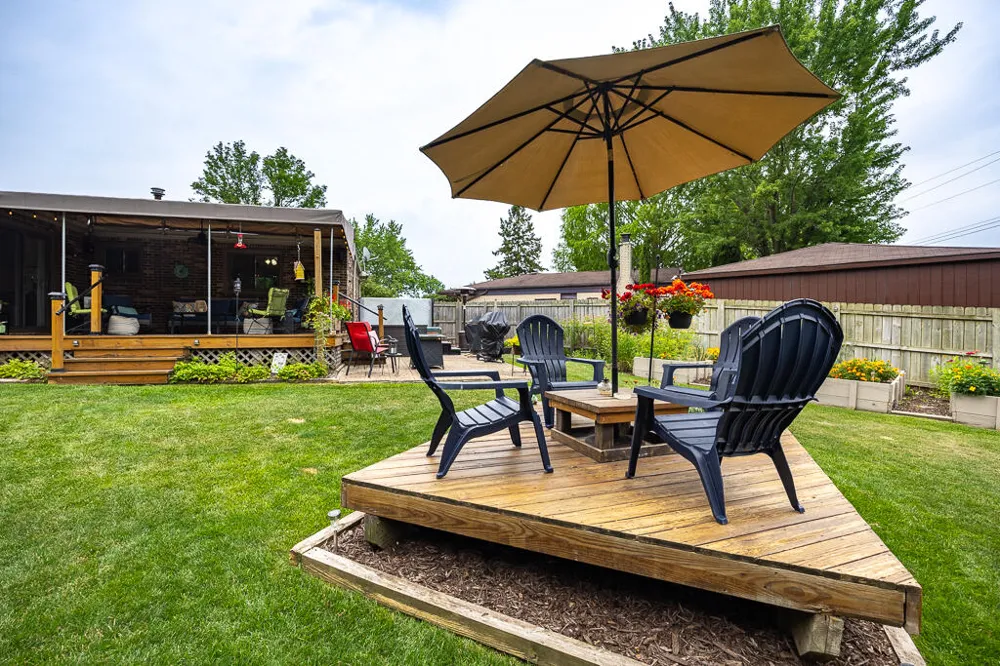 18233 Matthew Drive Clinton, MI 48035