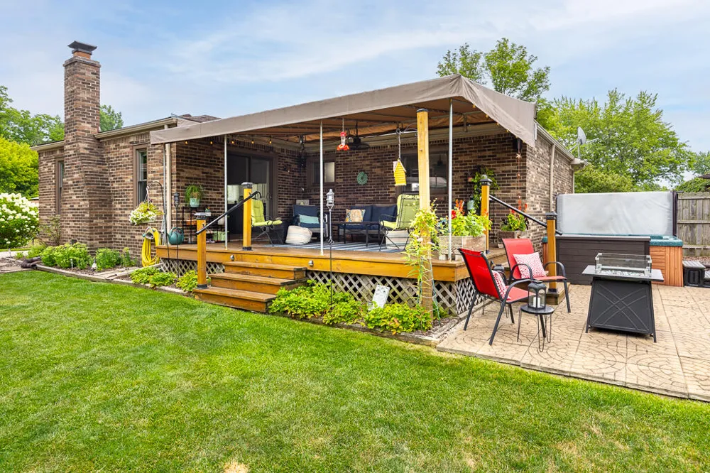 18233 Matthew Drive Clinton, MI 48035
