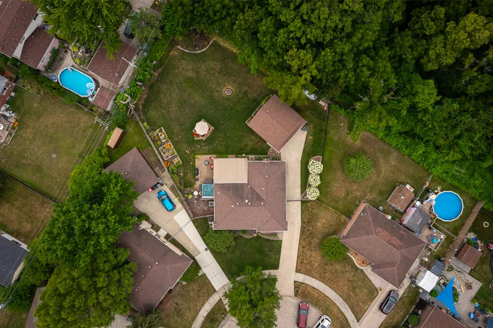 18233 Matthew Drive Clinton, MI 48035