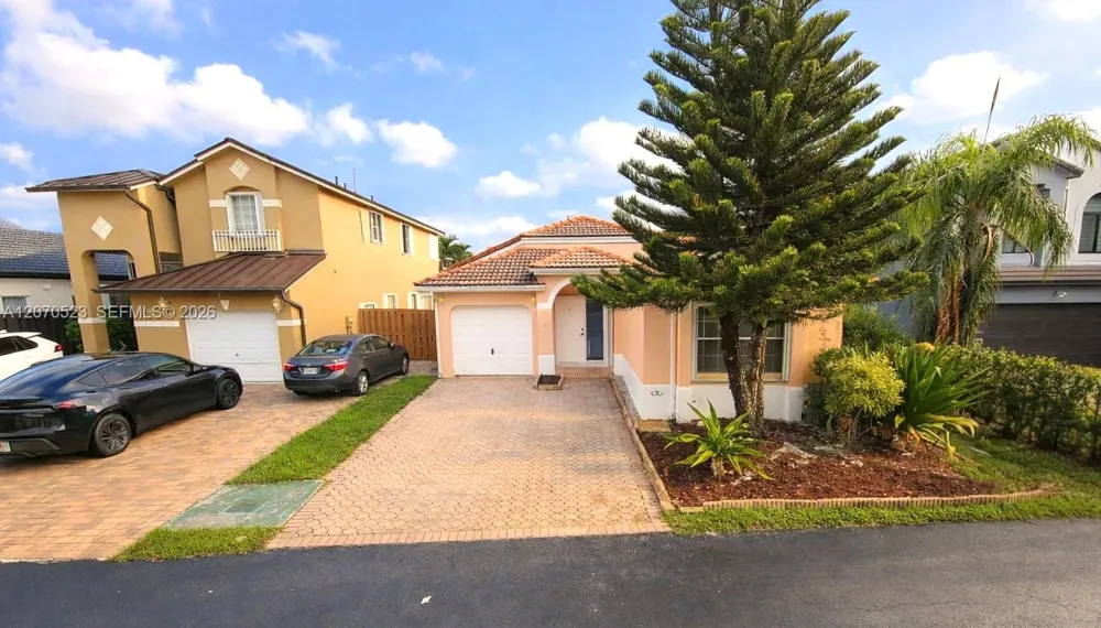 15609 SW 100th Ter Miami, FL 33196