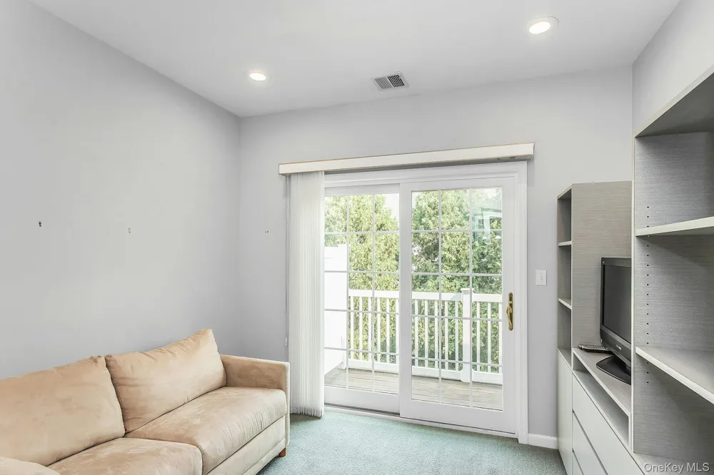 74 Miro Place Port Washington, NY 11050