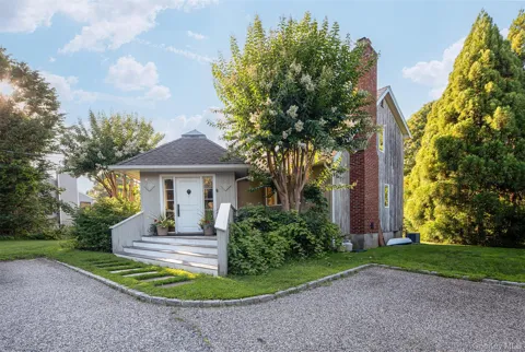 33 Hilltop Road