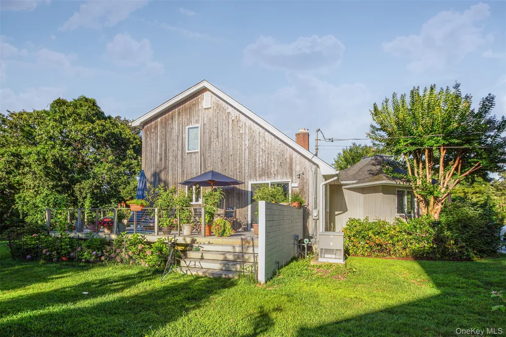 33 Hilltop Road Southampton, NY 11968