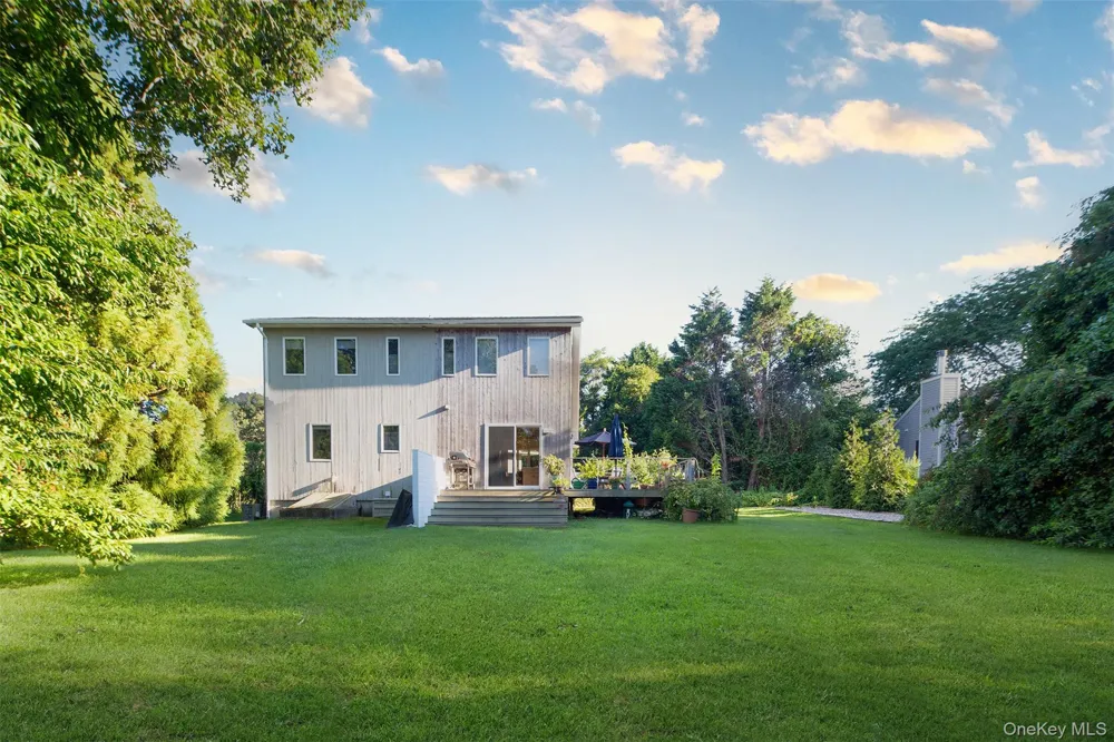 33 Hilltop Road Southampton, NY 11968