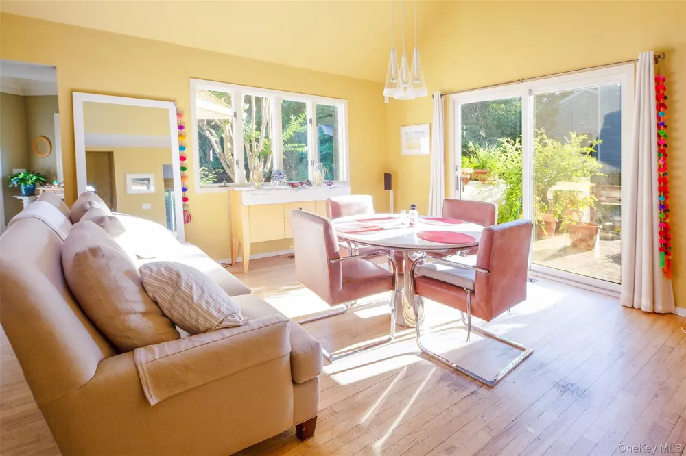 33 Hilltop Road Southampton, NY 11968