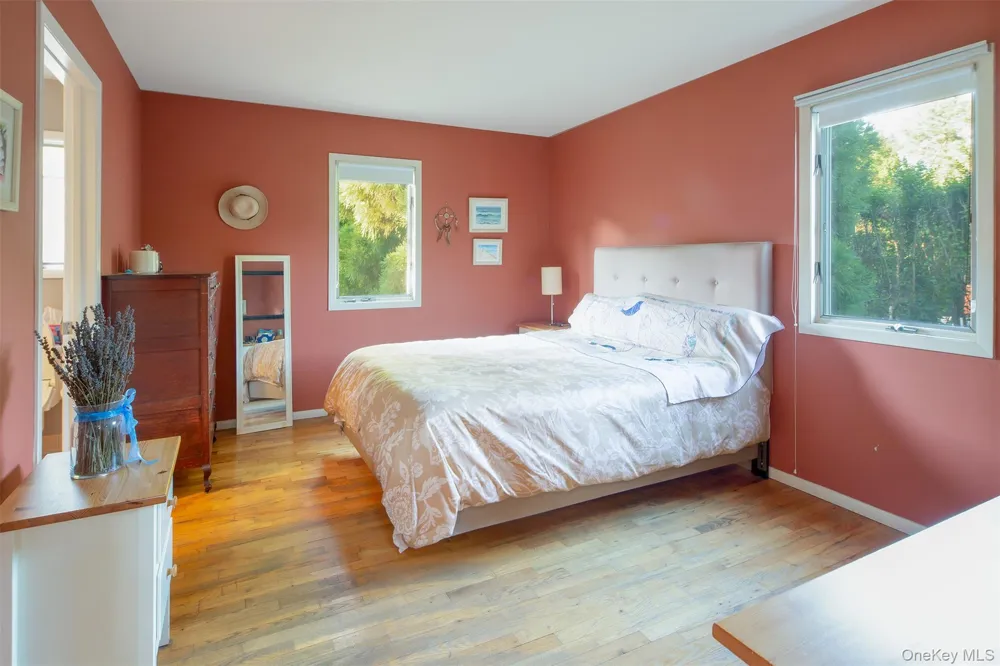33 Hilltop Road Southampton, NY 11968