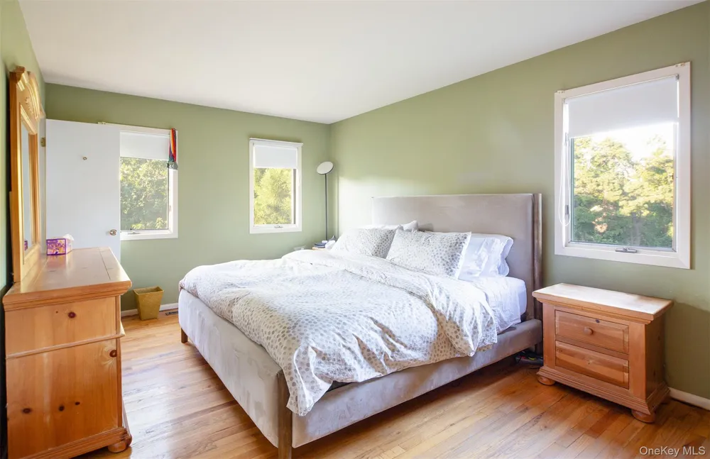 33 Hilltop Road Southampton, NY 11968